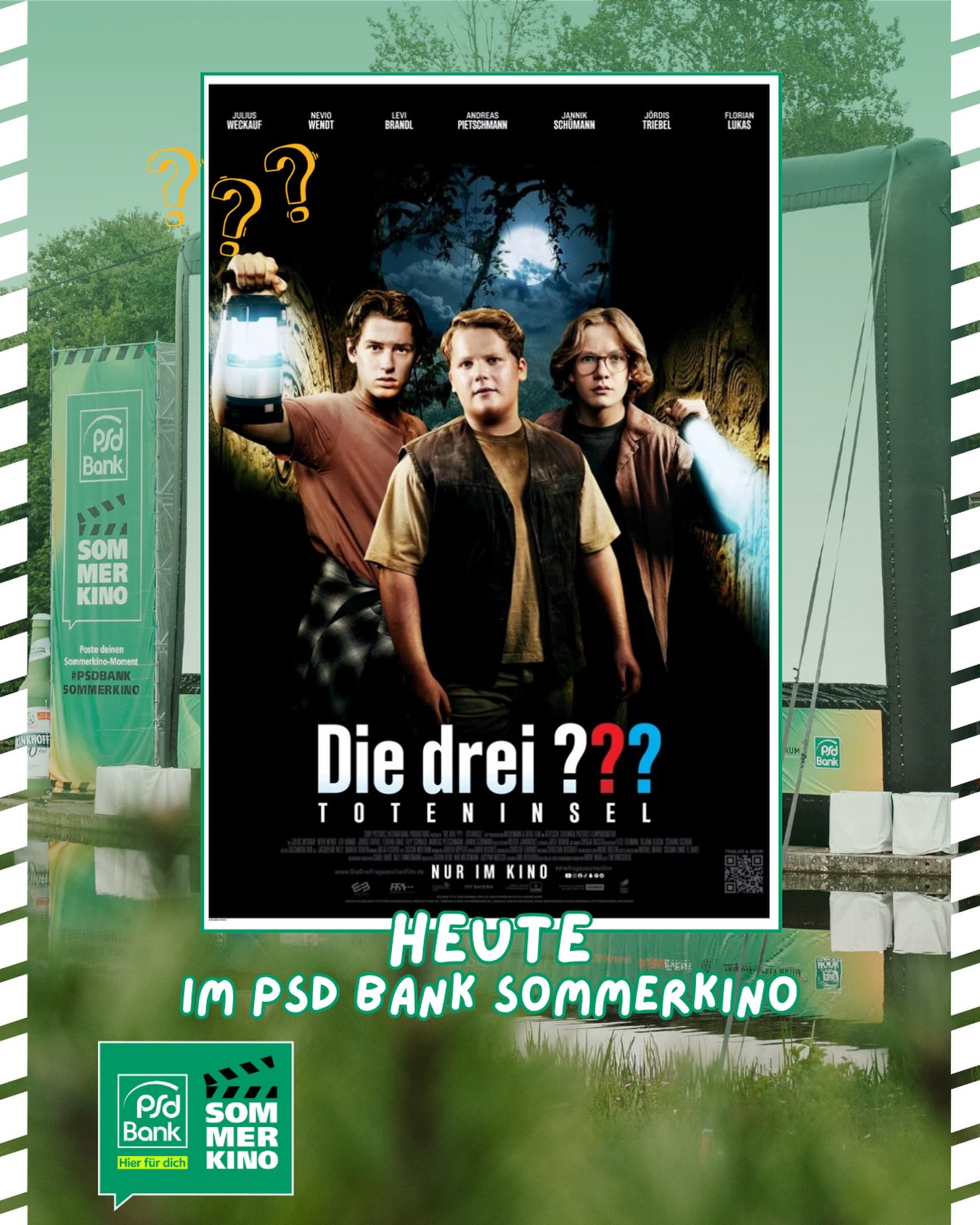 Heute im PSS Bank Sommerkino: DIE DREI ??? - TOTENINSEL 

Die Sommerferien haben begonnen und Die drei ??? wollen einen Roadtrip unternehmen. Doch gerade als Justus Jonas (JULIUS WECKAUF), Peter Shaw (NEVIO WENDT) und Bob Andrews (LEVI BRANDL) aufbrechen wollen, klingelt in der Zentrale das Telefon und ein unbekannter Anrufer übergibt dem Detektiv-Trio ihren neuesten Fall. Da sind die Urlaubspläne natürlich schnell vergessen. Die drei Jungs verfolgen die Spuren und stoßen auf den Geheimbund Sphinx rund um den mysteriösen Archäologie-Professor Phoenix (ANDREAS PIETSCHMANN) und seinen Assistenten Olin (JANNIK SCHÜMANN). Sphinx führt illegale Ausgrabungen durch und verkauft die so gestohlenen Kunstschätze. Bald starten sie eine Expedition zu der aktiven Vulkaninsel Makatao, die auch als die Toteninsel bekannt ist. Denn die dort gelegene Ruhestätte eines uralten Volkes soll mit einem Fluch belegt sein: Niemand, der Makatao betritt, kommt lebend zurück. Warum begibt sich Sphinx auf eine so waghalsige Reise? Und was hat der erfolgreiche Unternehmer Joseph Saito Hadden (SIMON KLUTH) mit der Expedition zu tun? ❓❓❓